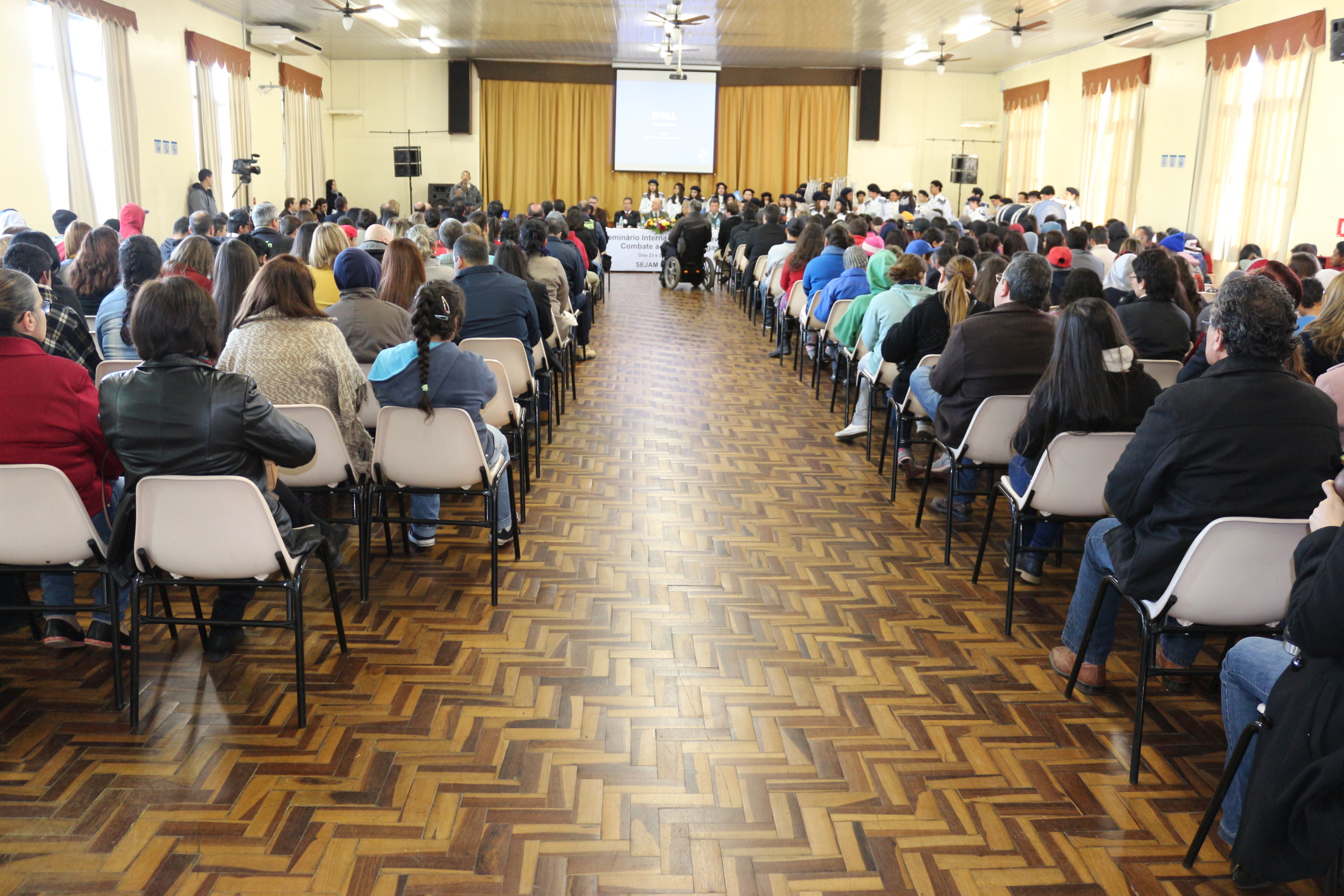 3º Seminário de Prevenção e Combate às Drogas inicia com participação de 15 escolas
