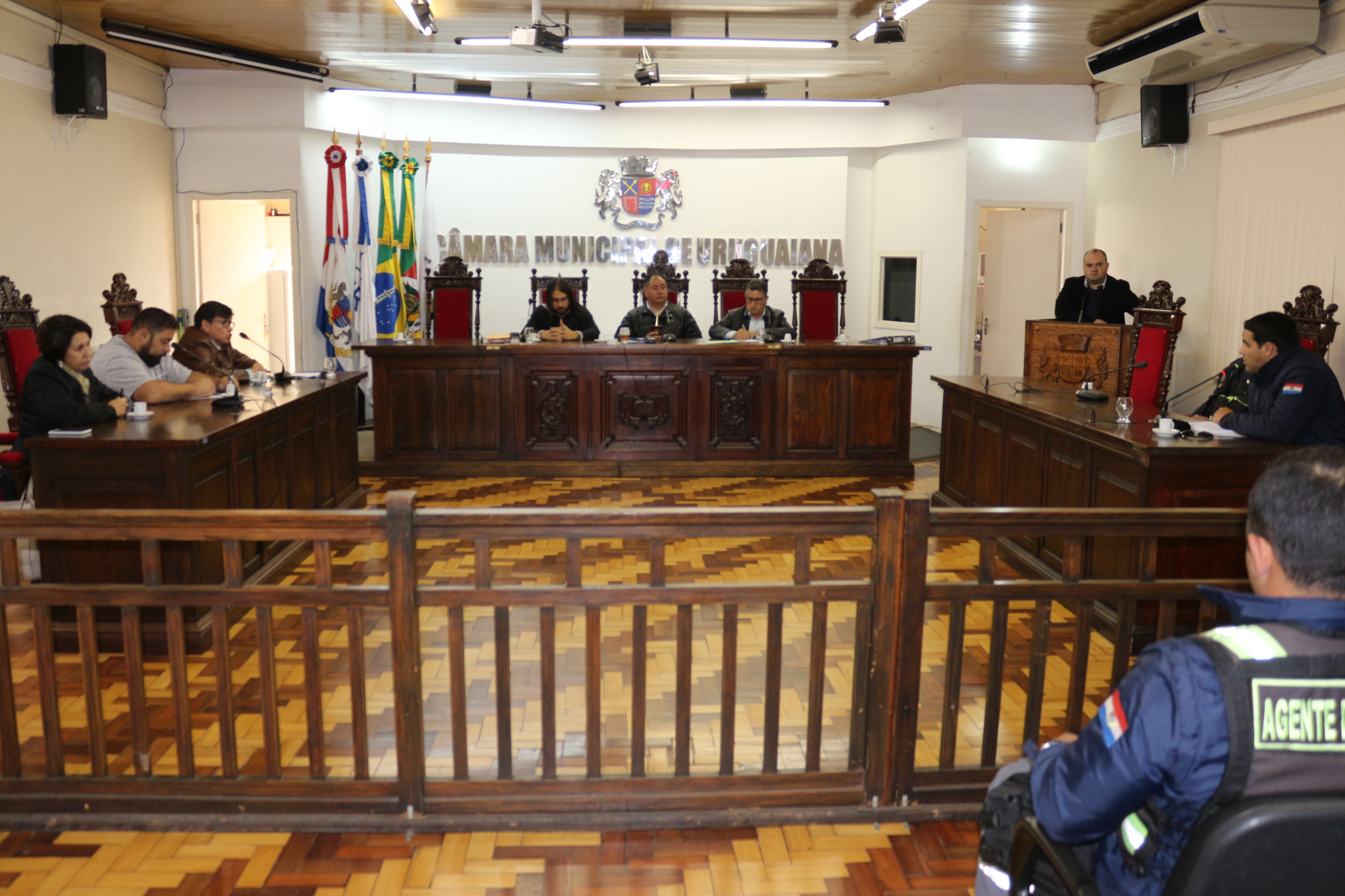 Agentes de trânsito são ouvidos sobre liberação de veículos irregulares