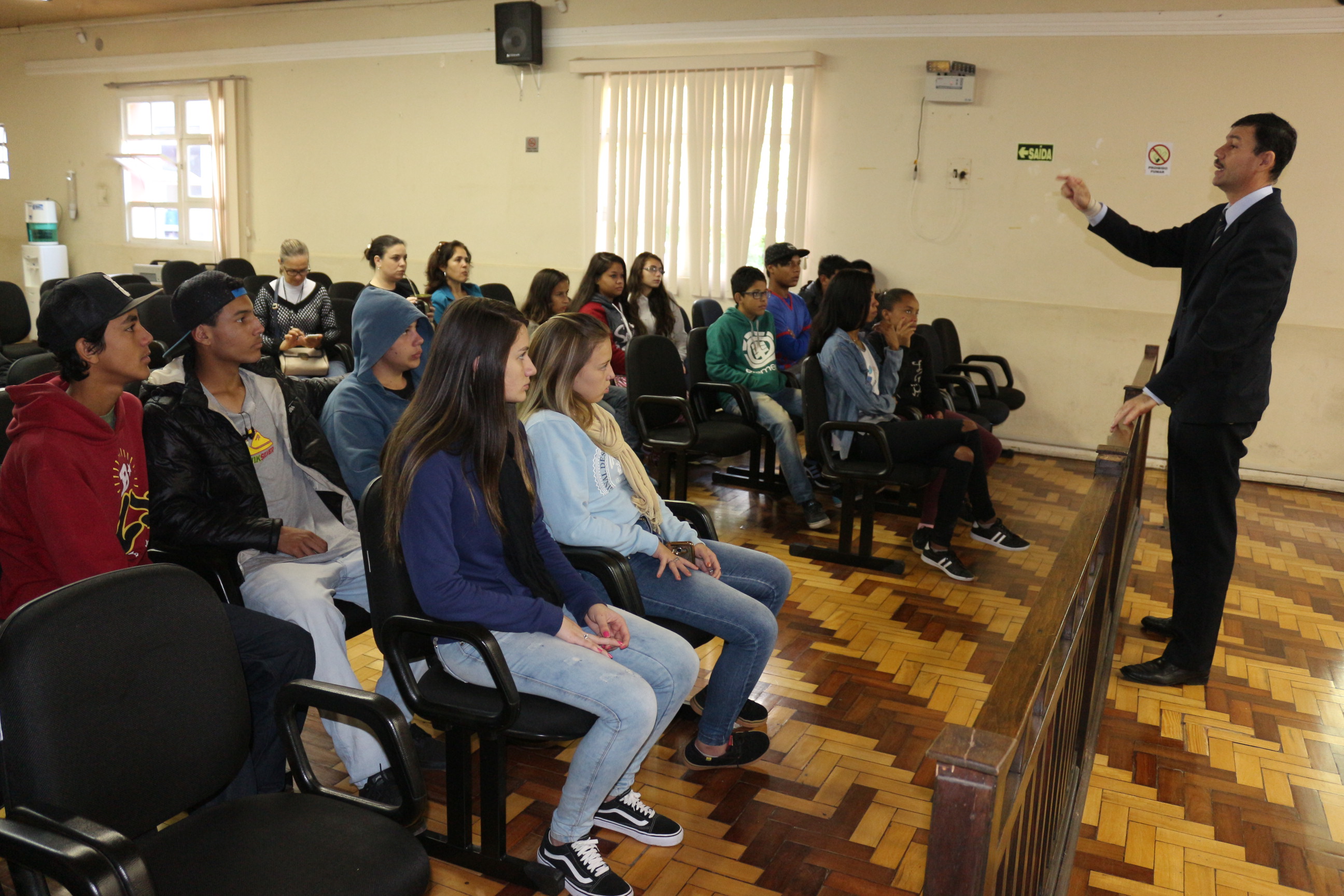 Alunos da Salgado Filho conhecem a Câmara