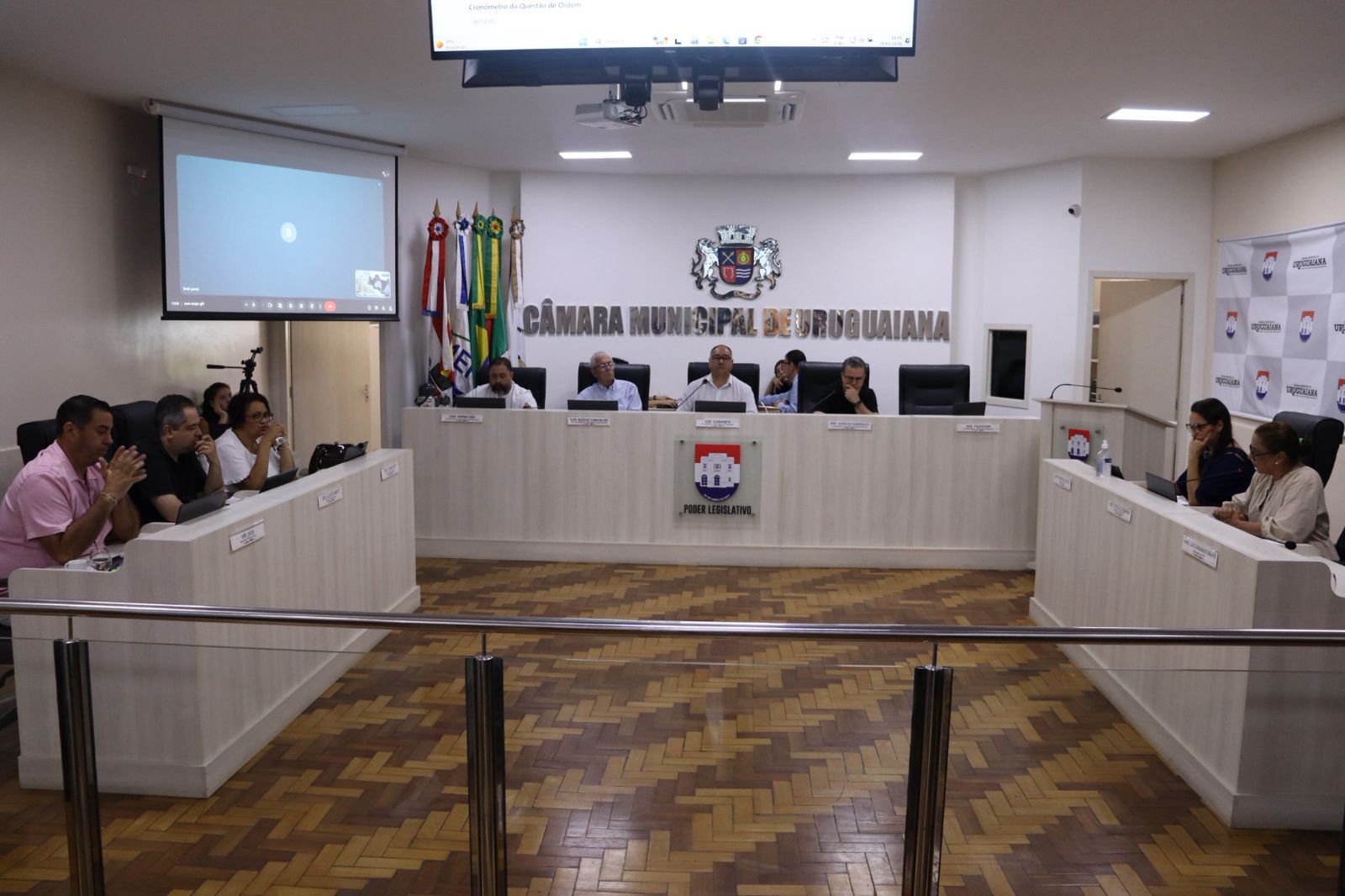 Câmara aprova projetos e delibera mais de 90 matérias na Comissão Representativa 