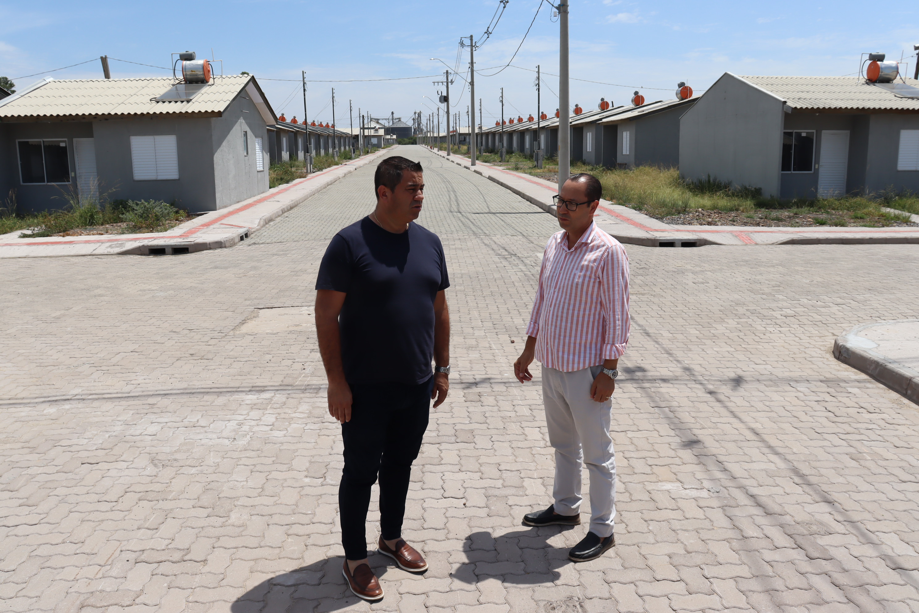  Câmara Municipal fiscaliza andamento final do conjunto habitacional Dr. Olavo Rodrigues 