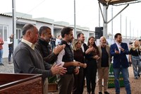 Câmara participa da entrega de moradias do programa “A Casa é Sua”