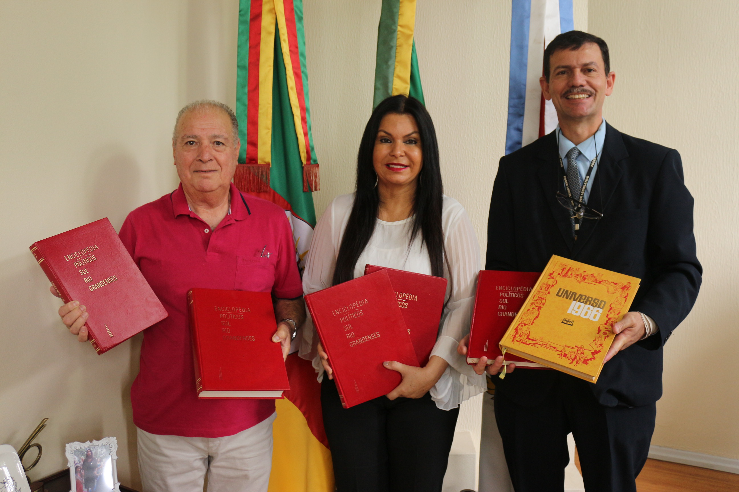 Câmara recebe doação de acervo histórico 