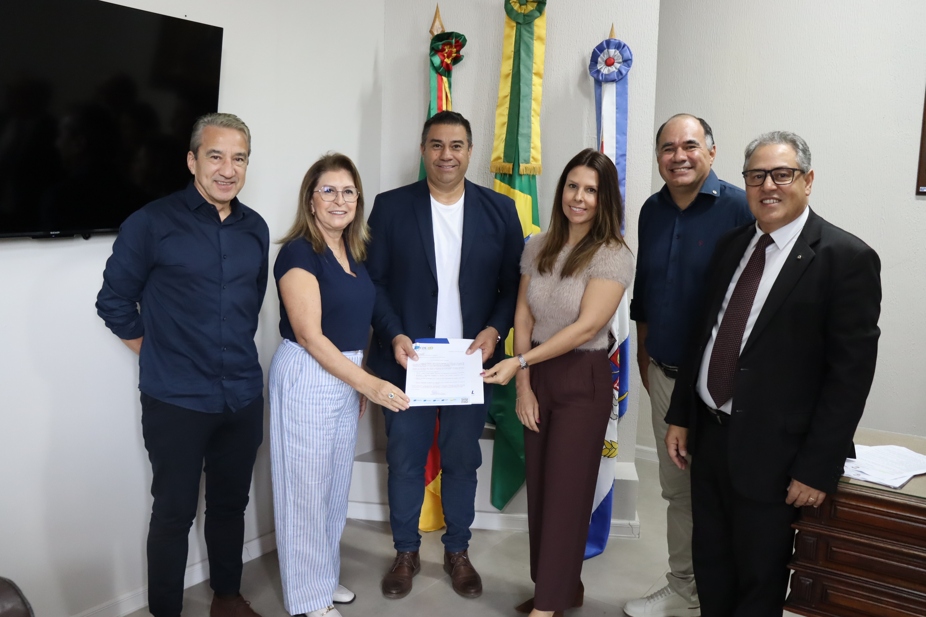 Legislativo recebe indicação de criação do “Dia Municipal das Lojas Francas” 