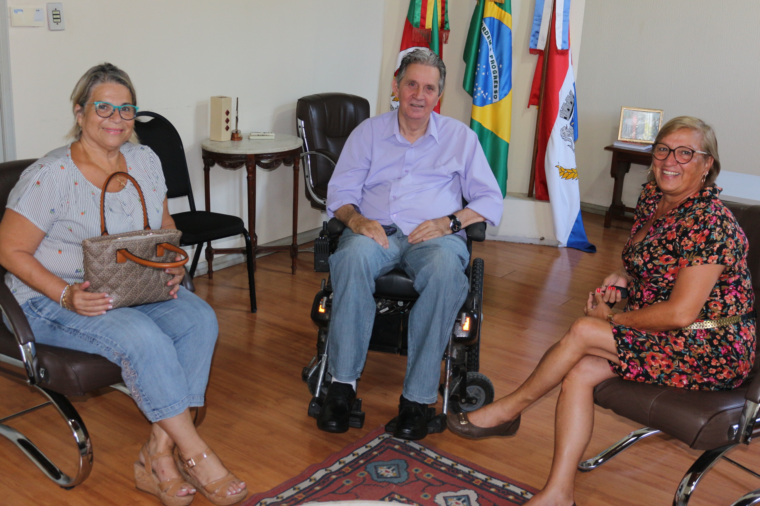 Centro de Equoterapia é recebido na presidência