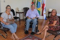 Centro de Equoterapia é recebido na presidência