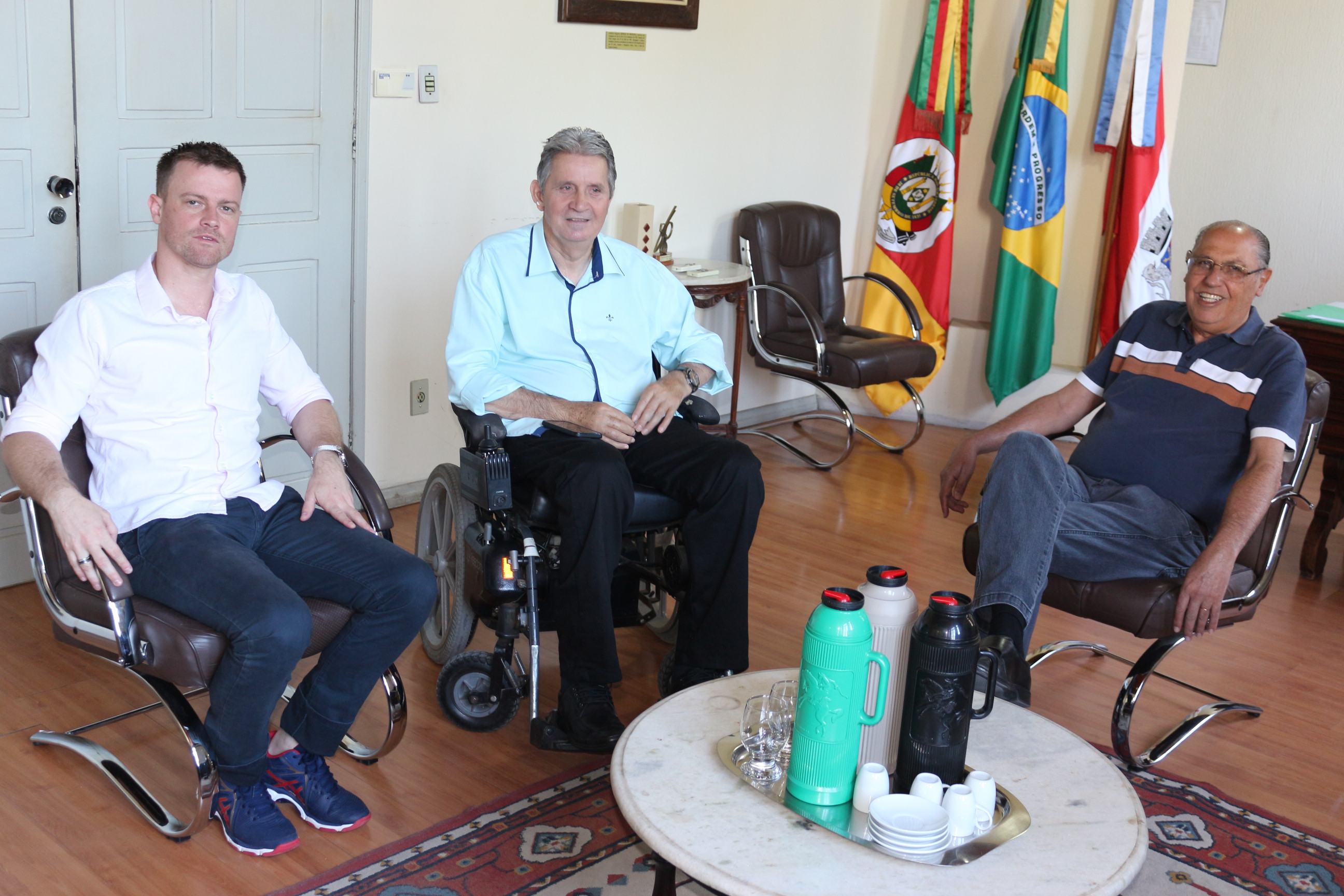 Chefes do Legislativo e Executivo reúnem-se na Câmara