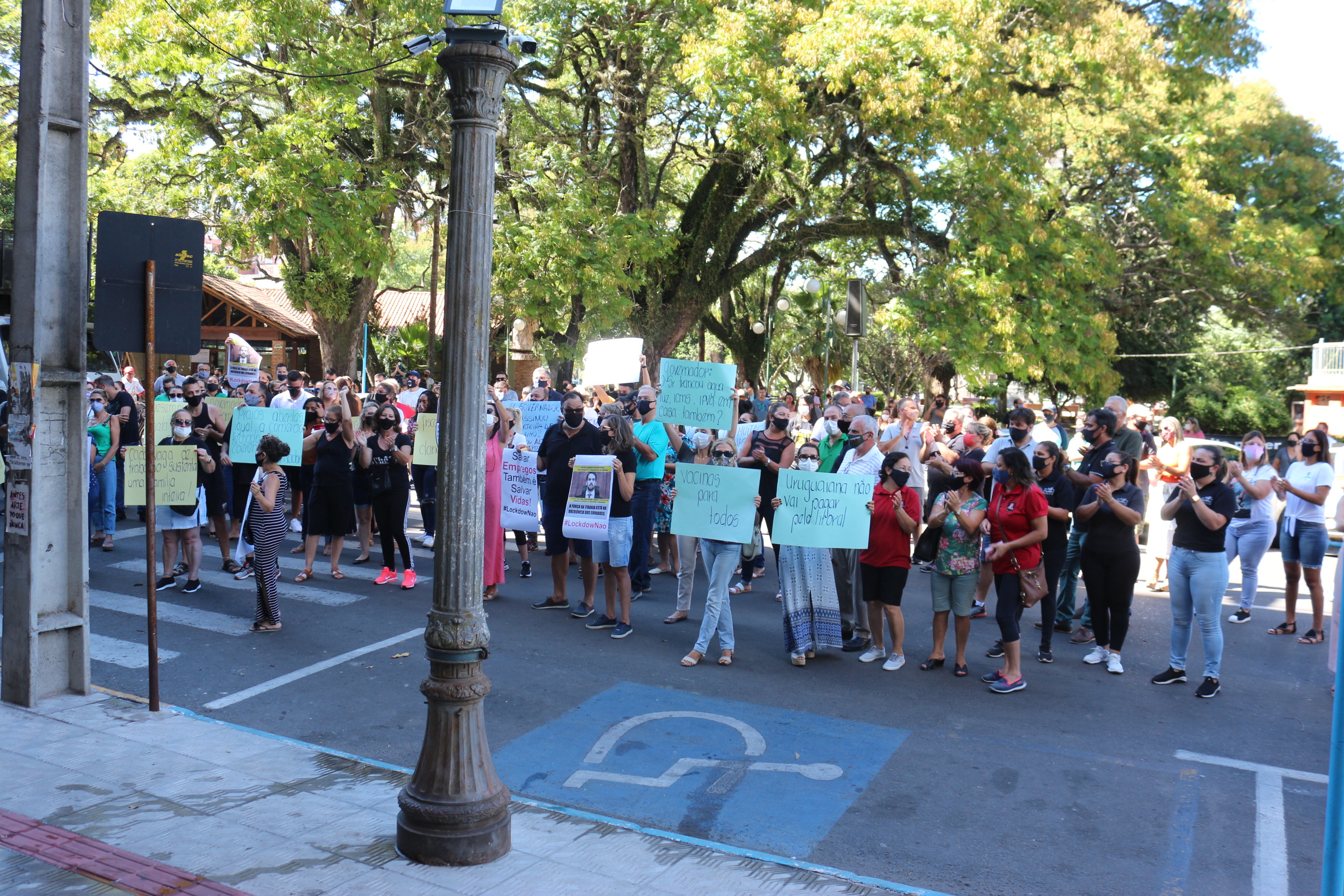 Comerciantes reivindicam liberação de atividades