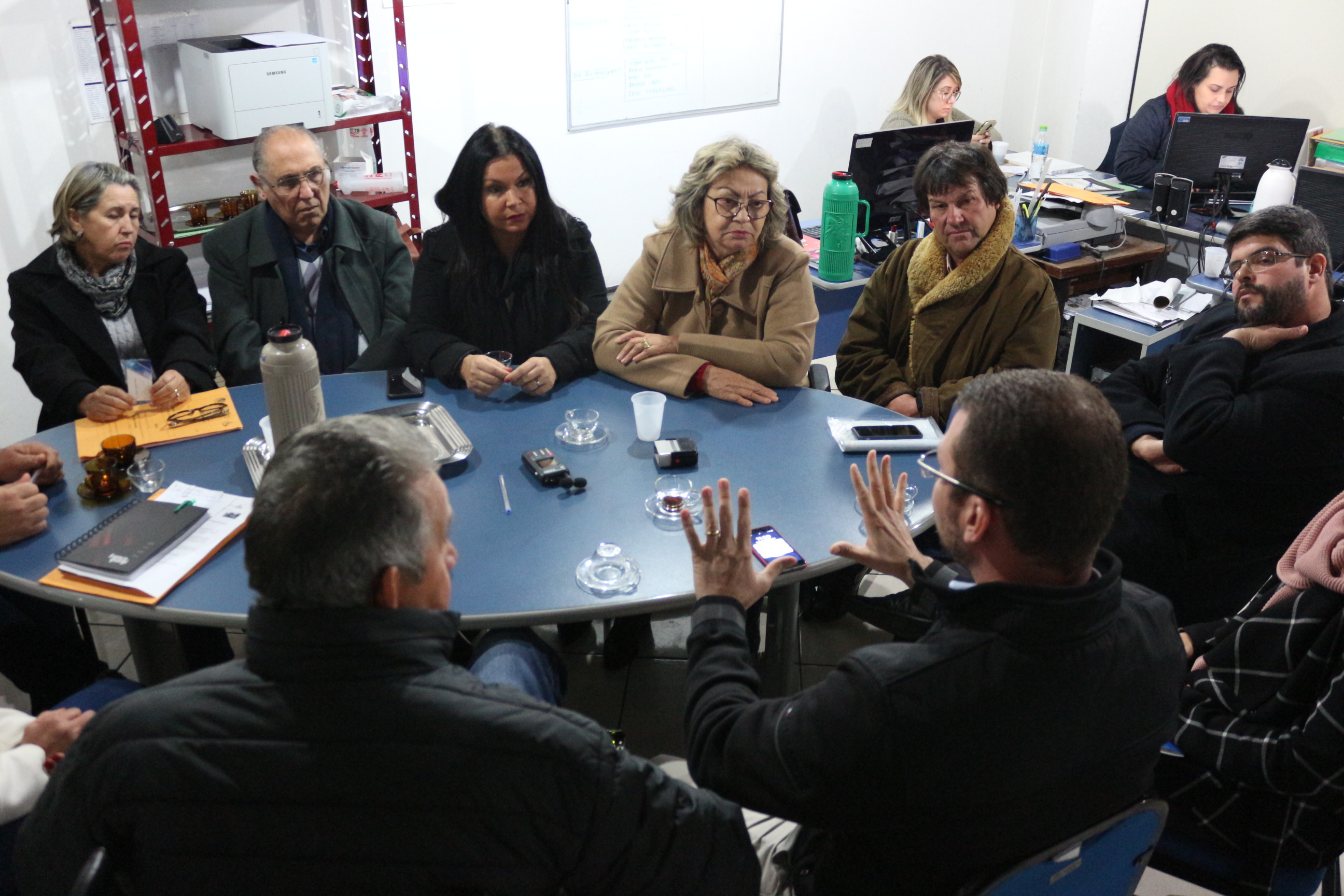 Comissão recebe empresa concessionária de água