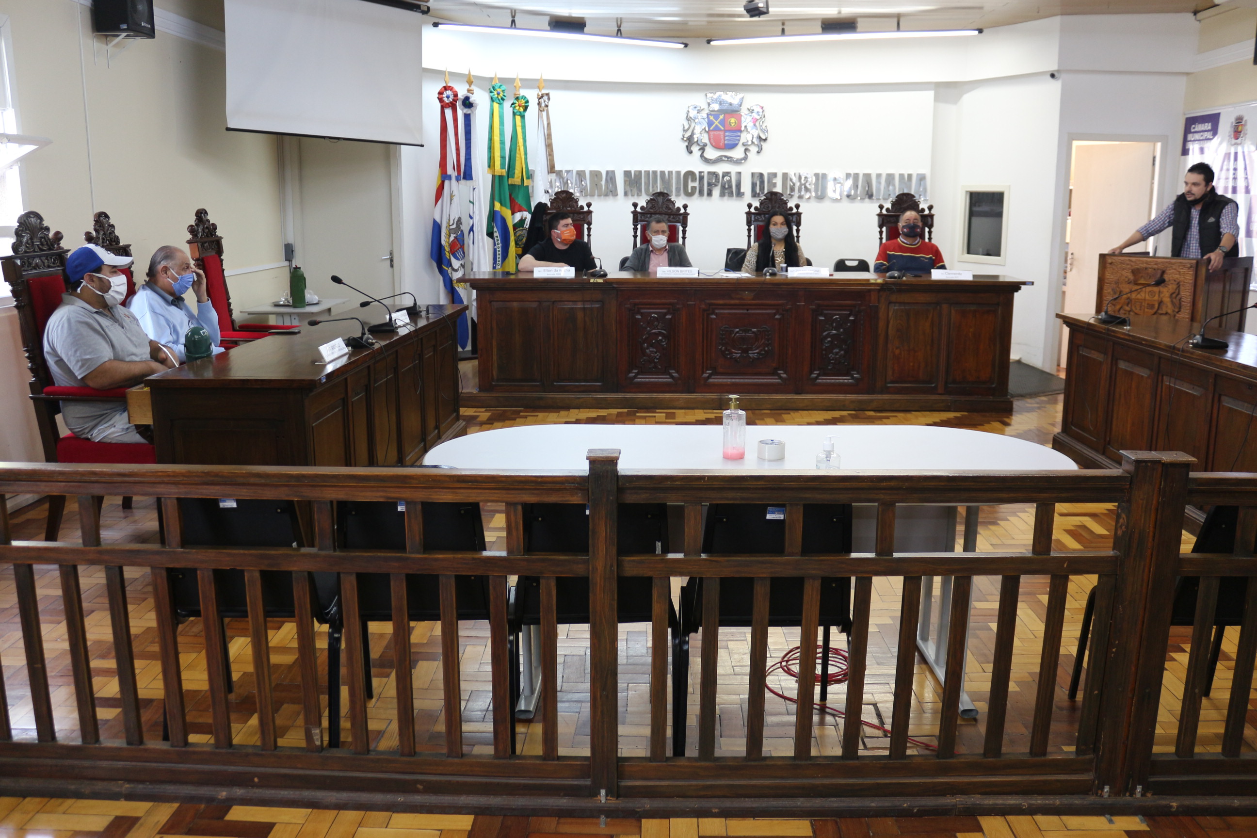 Comissão recebe músicos e empresários de festas 