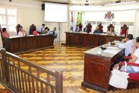Comissão Representativa delibera sobre matérias do legislativo e recebe Executivo