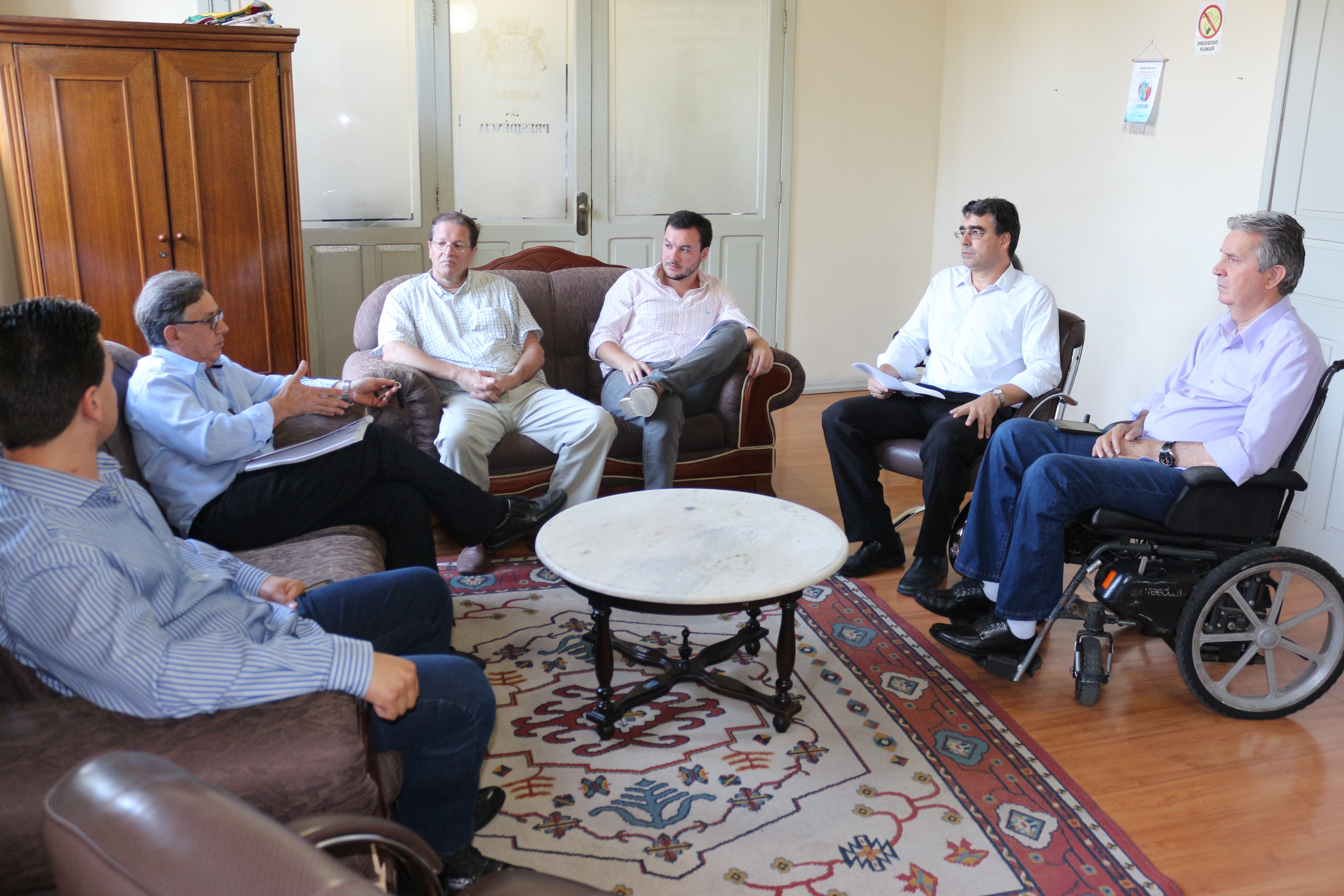 Contabilistas e Advogados apresentam demanda ao Parlamento 