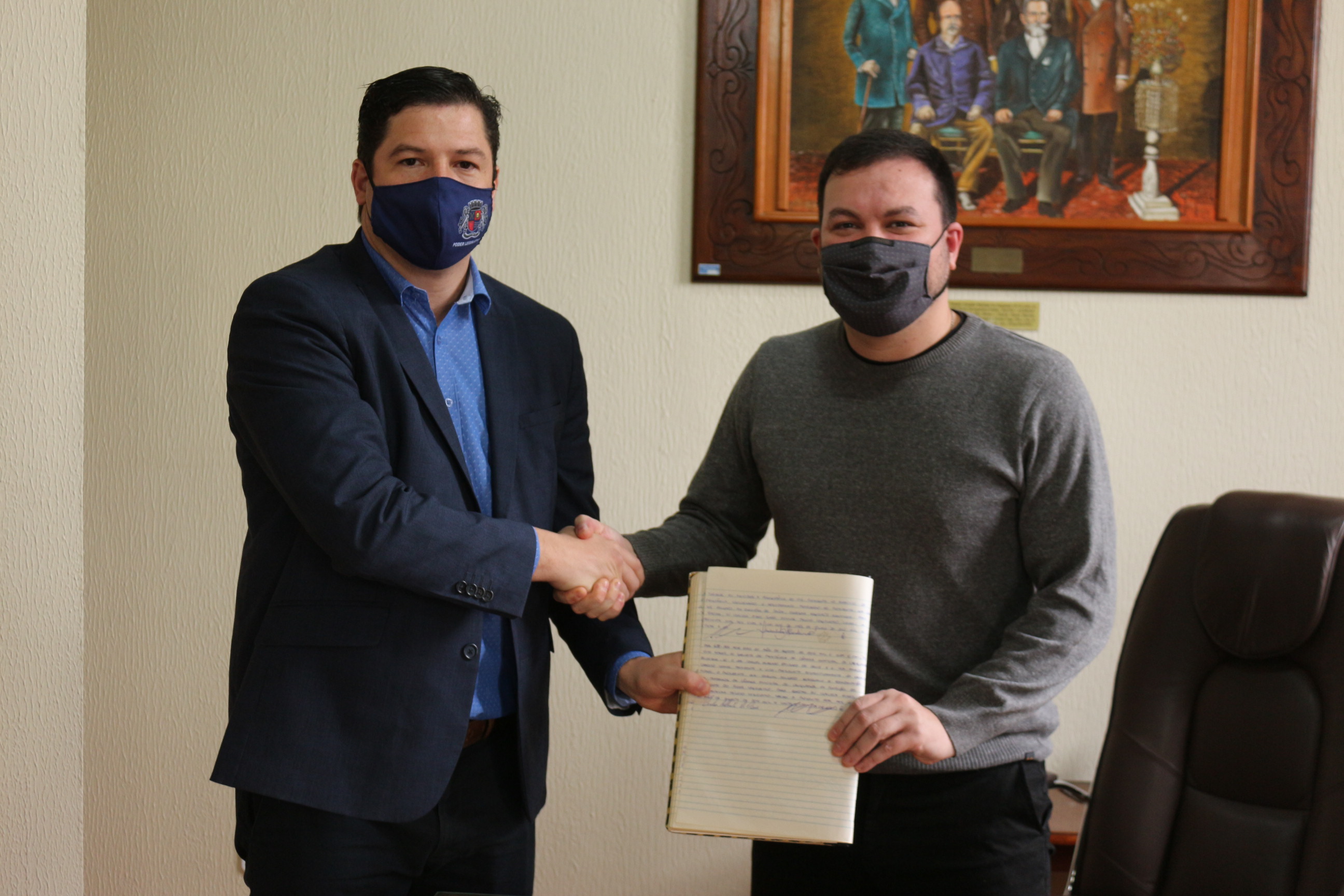 Delgado reassume presidência