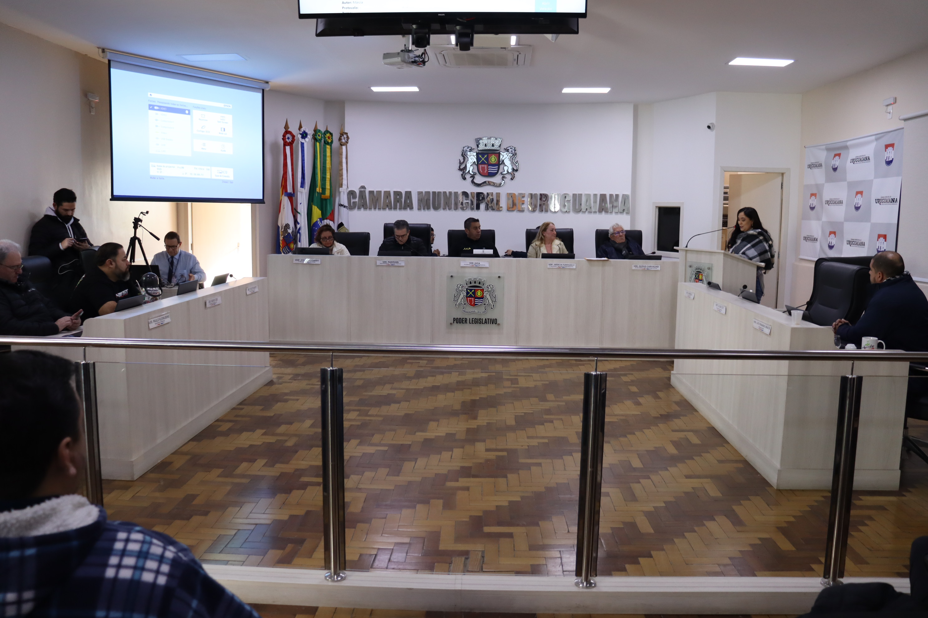 Deputada apresenta projeto de inclusão para pessoas com autismo em visita à Câmara