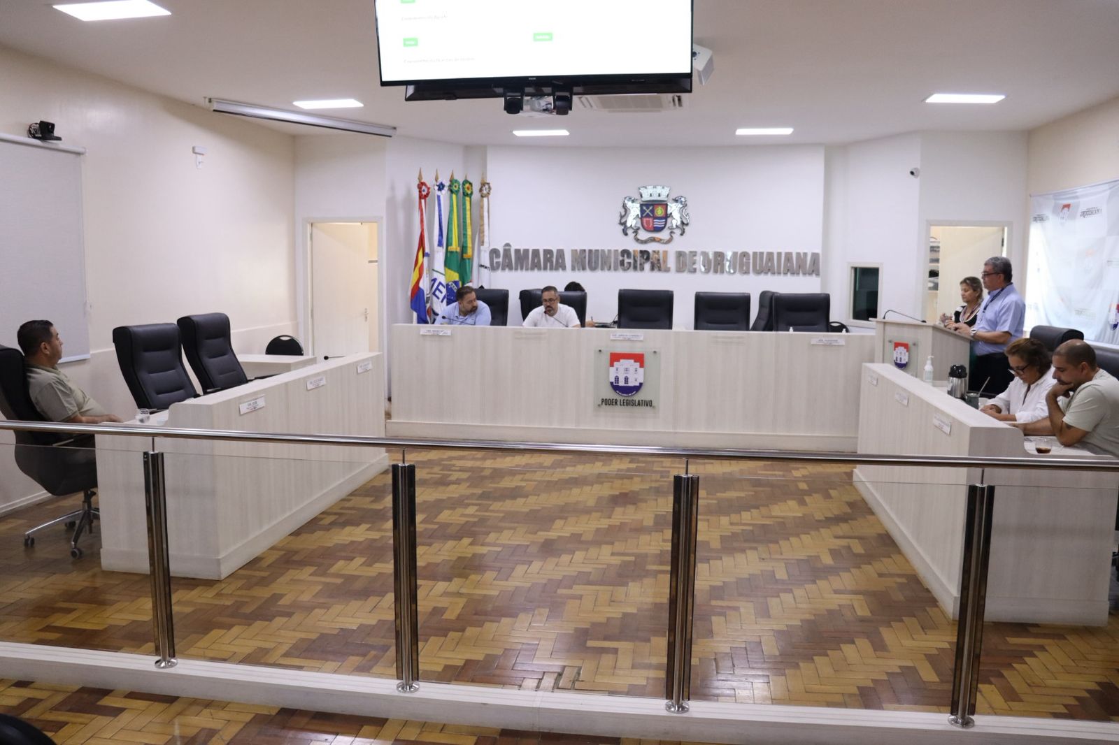 Descarte de resíduos e limpeza de terrenos são debatidos na Comissão de Serviços 