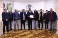 Escola do Legislativo recebe moção por atividades destaque 