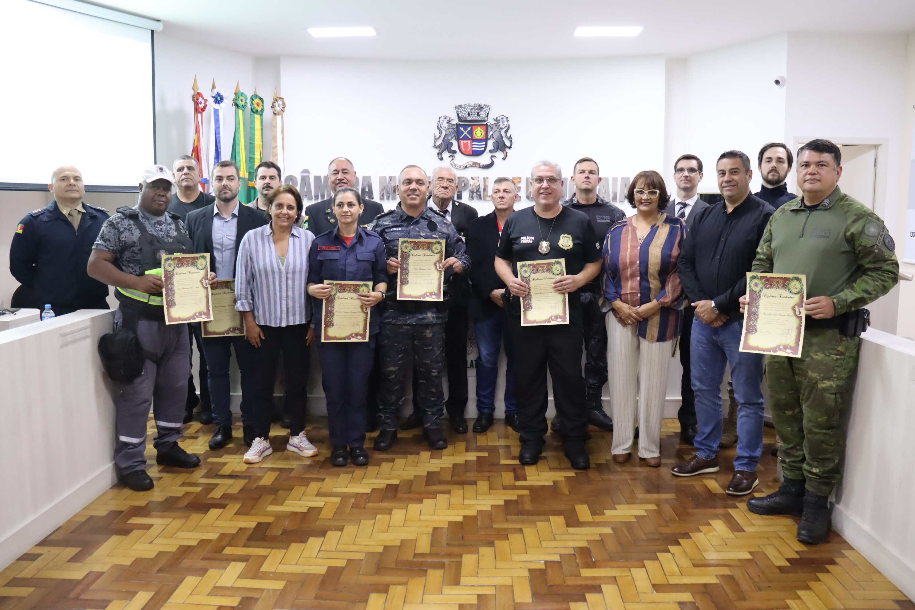 Homenagens a profissionais da segurança são realizadas em sessão solene