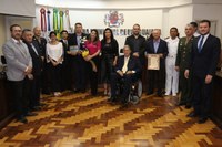  Homenagens são realizadas em solenidade