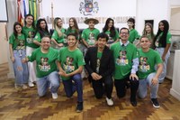 Jovens Parlamentares vivenciam o processo legislativo em reunião plenária