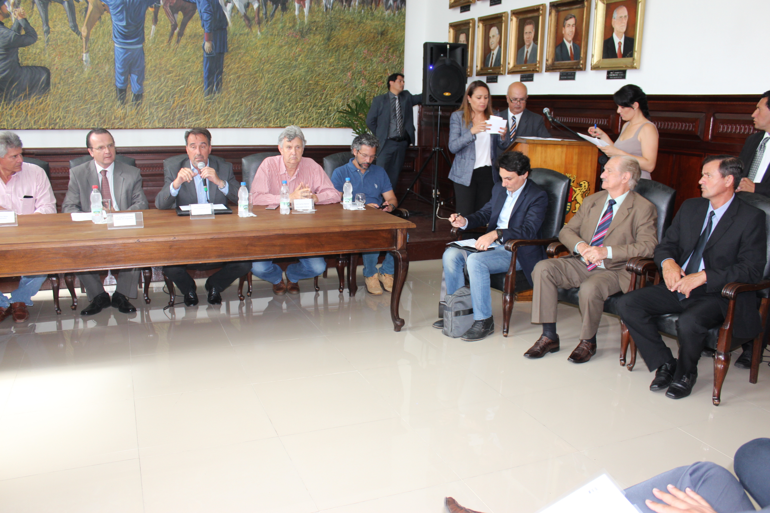 Legislativo acompanha trabalho de Governo Federal sobre atingidos pela enchente 