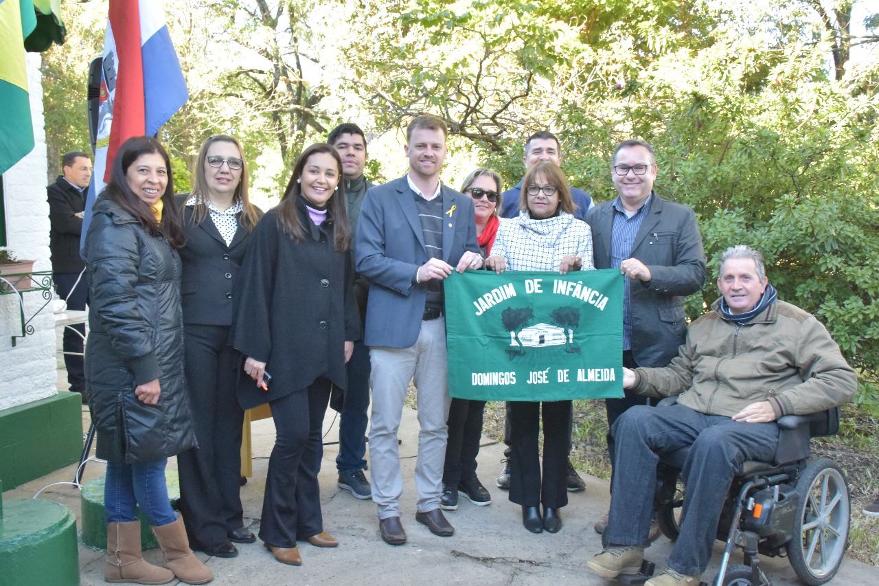  Legislativo presente na Escola Domingos de Almeida
