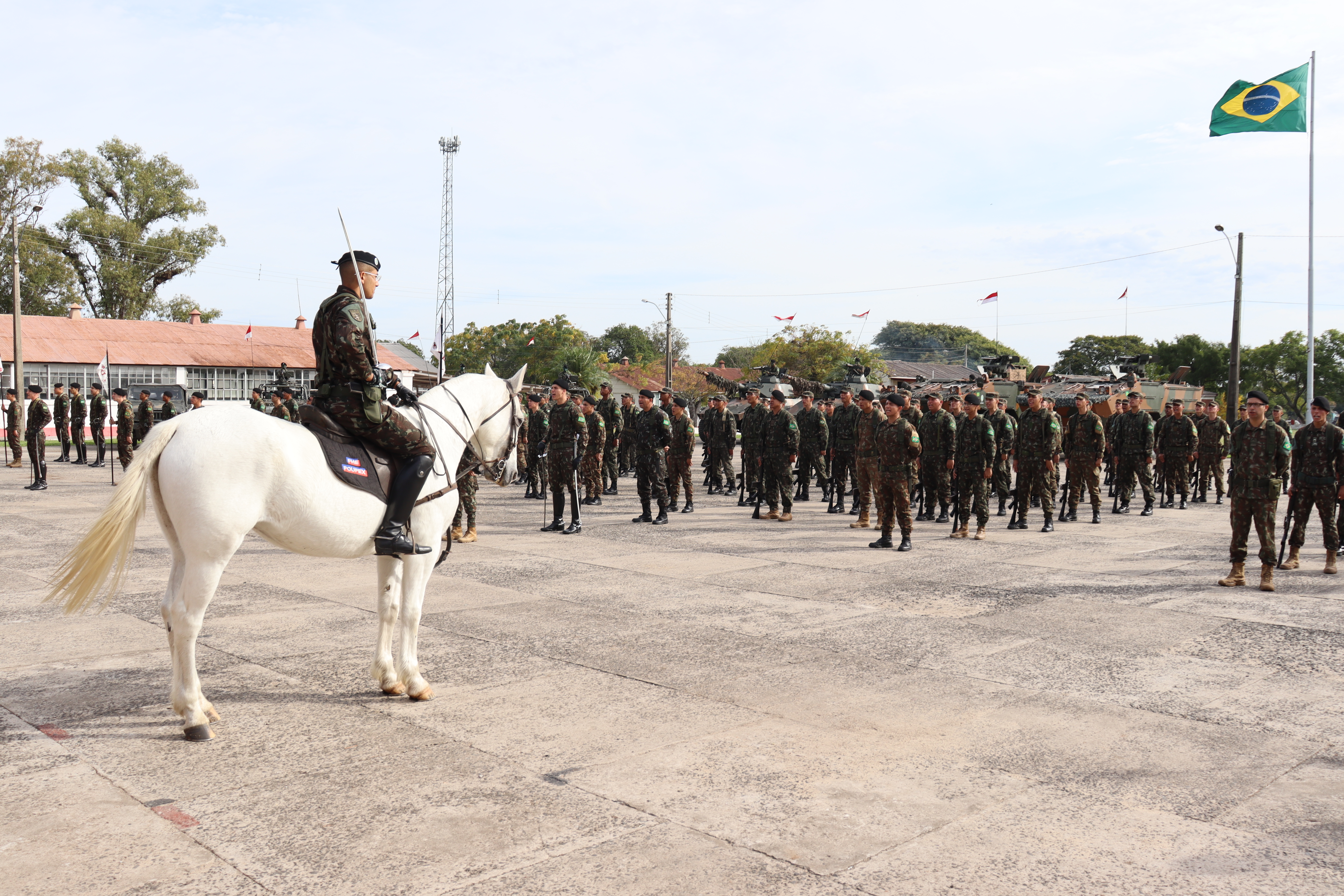 Legislativo presente na solenidade alusiva ao Dia da Cavalaria