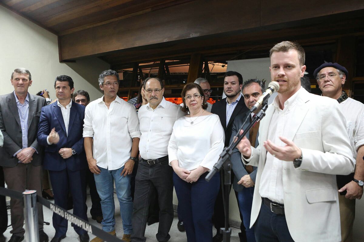 Legislativo presente no lançamento da 40ª Califórnia da Canção Nativa