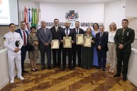 Legislativo realiza homenagens em solenidade alusiva à Proclamação da República