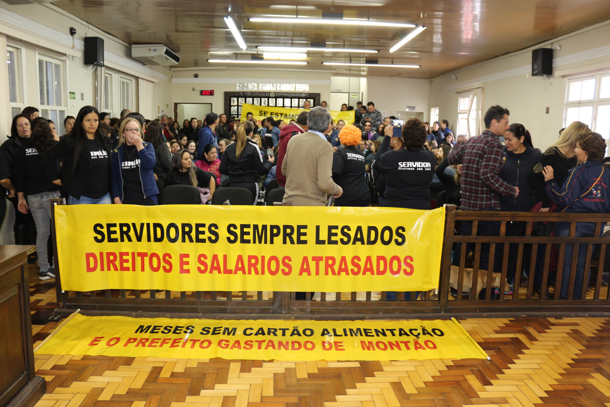 Legislativo recebe protesto do funcionalismo municipal
