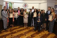 Mulheres são homenageadas pela Câmara 