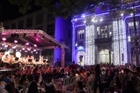 Natal de Encanto e Música reuniu grande público em frente à Câmara Municipal 
