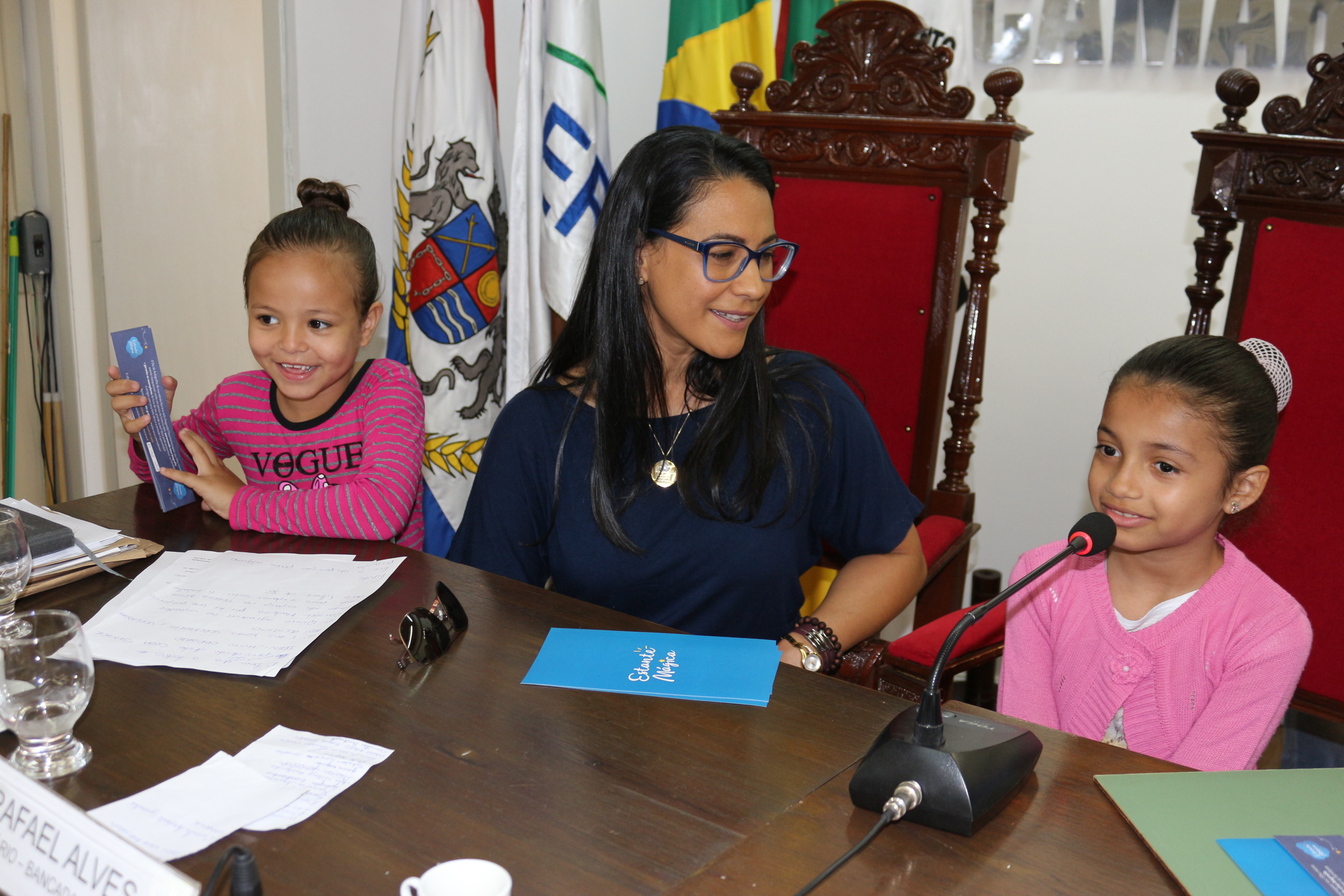 Pequenos escritores apresentam-se na Câmara 