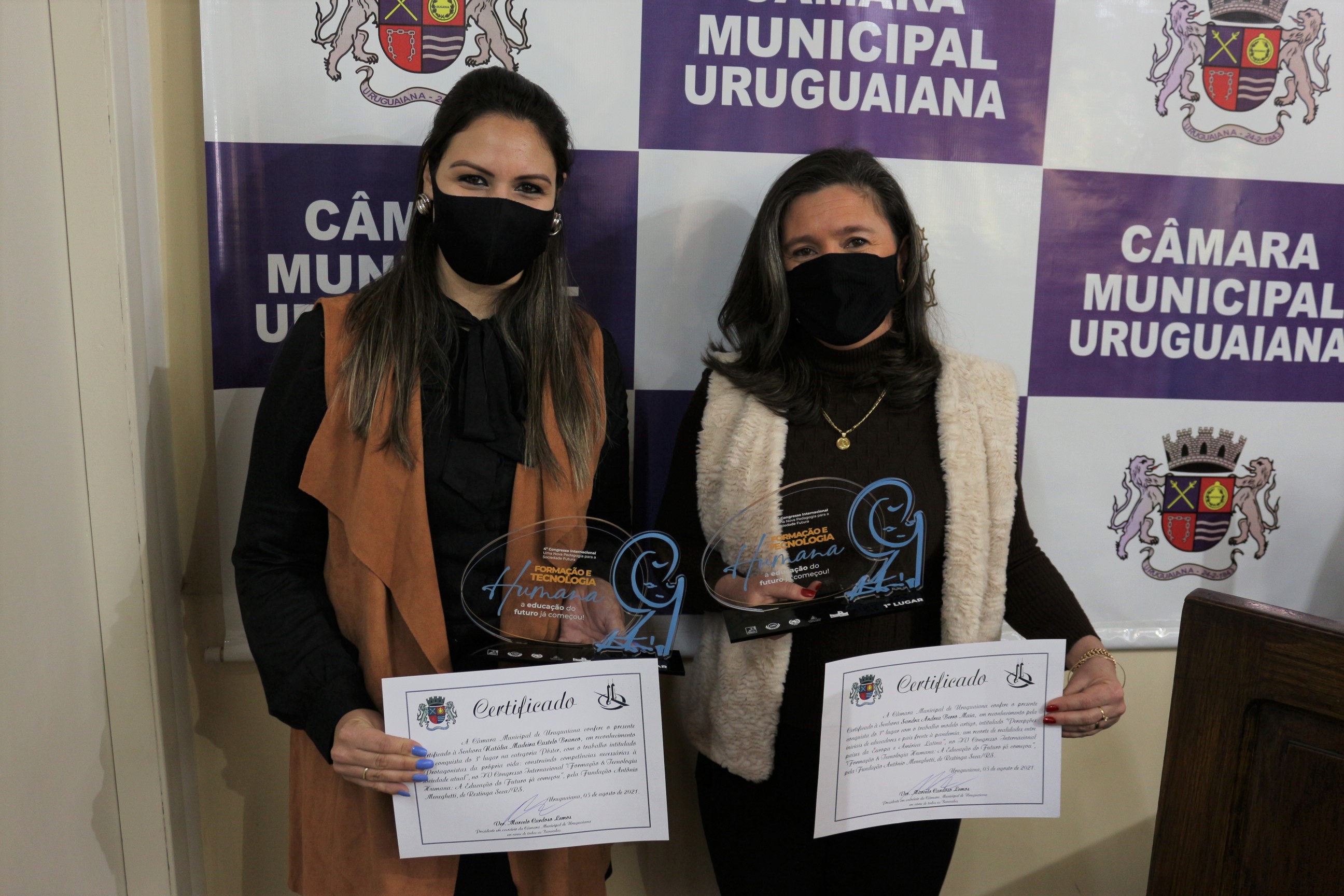 Professoras premiadas recebem congratulações do Parlamento 