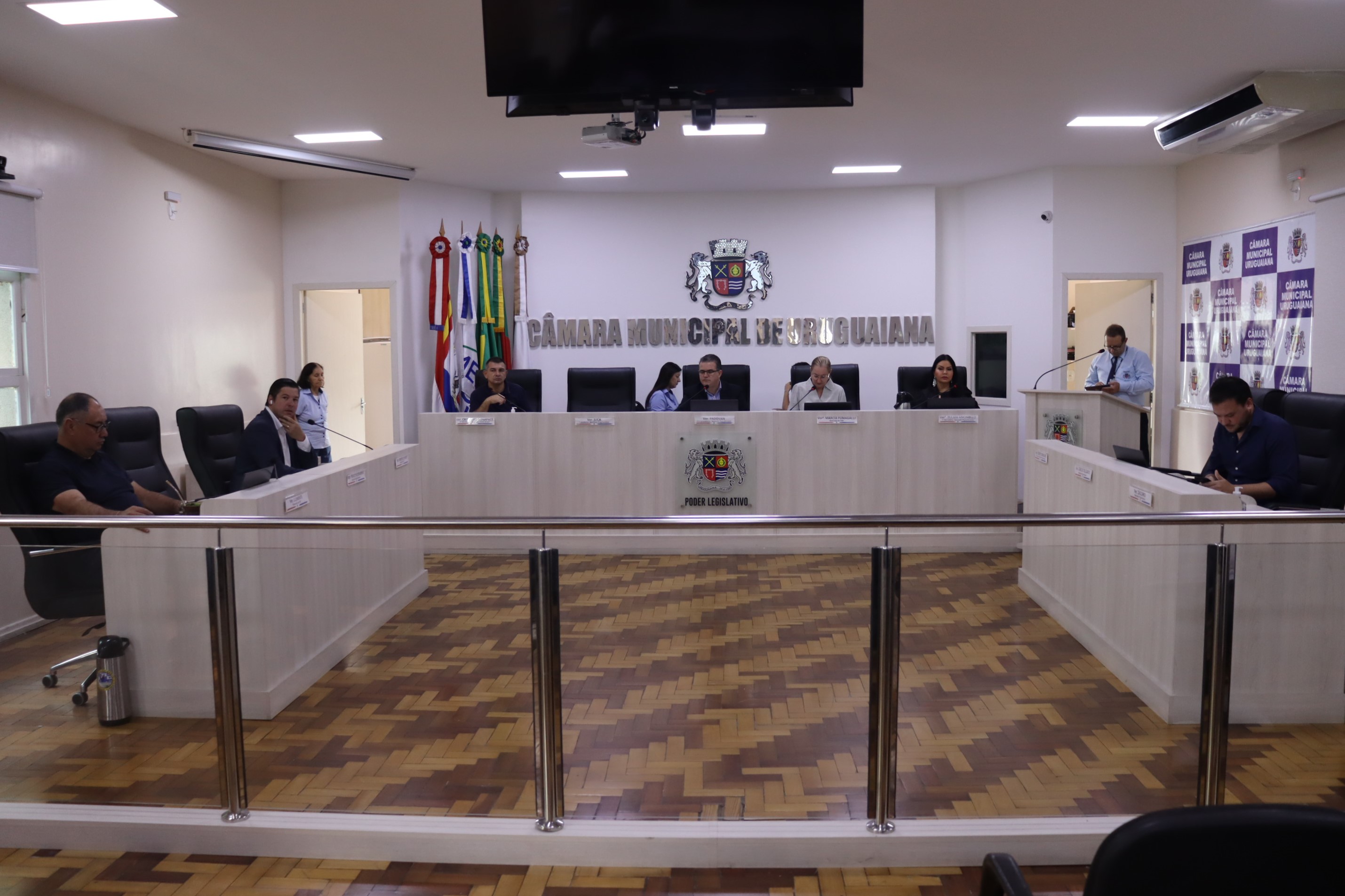 Poder Legislativo realiza reunião