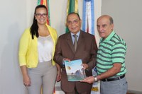  Revista do Colégio Notarial é entregue ao Parlamento