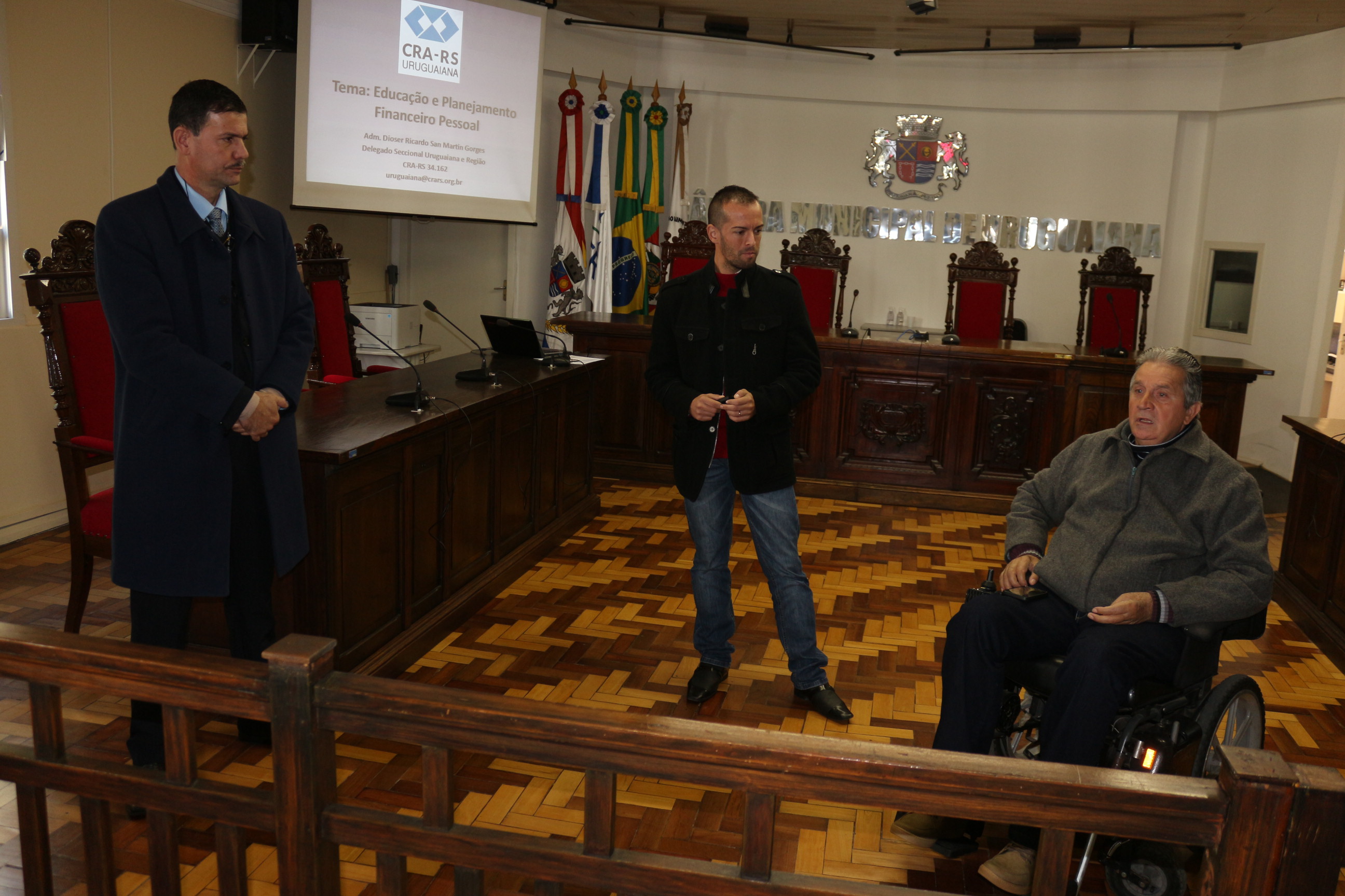 Servidores assistem palestra sobre educação financeira 