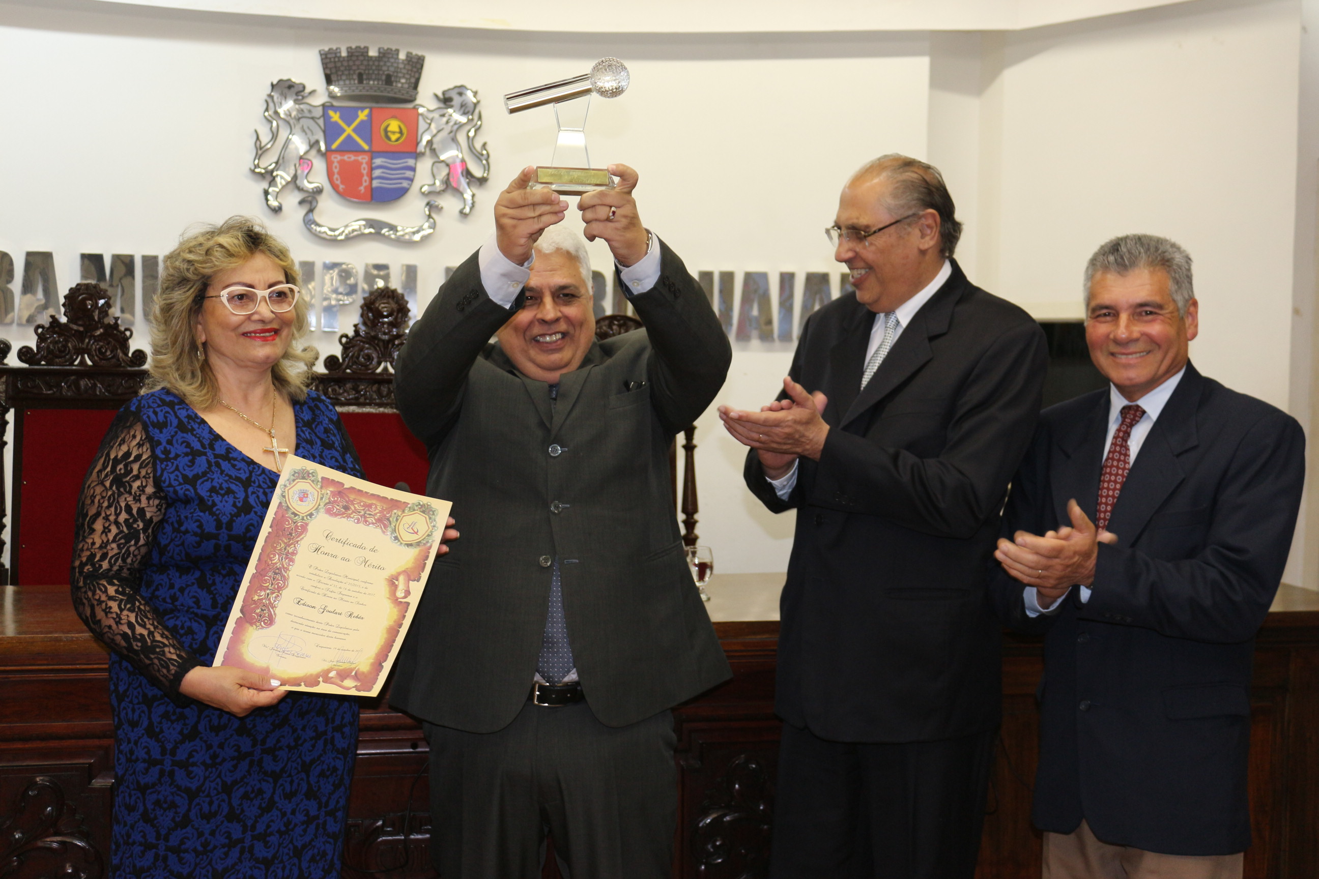 Troféu Imprensa é entregue à radialista 