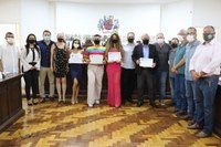 Uruguaianenses da Corte do Carnaval do RS recebem congratulações