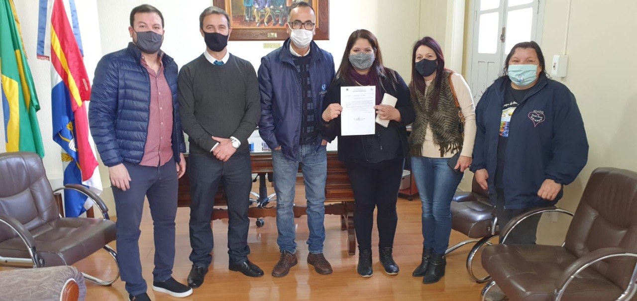 Vagas em estacionamento para TEA é tema de PL 