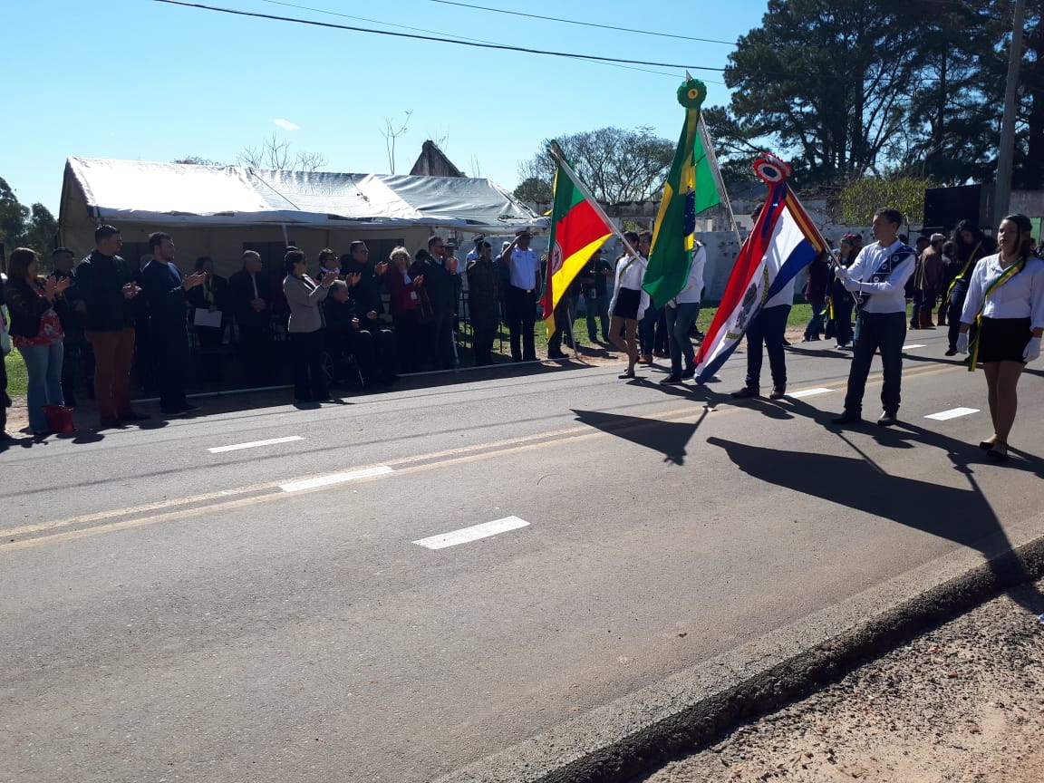 Vereadores acompanham 1º desfile alusivo à Semana da Pátria