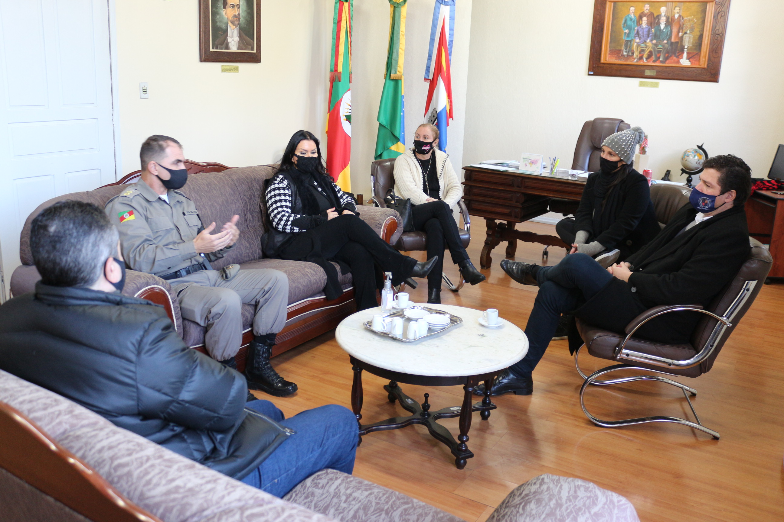 Vereadores recebem novo comandante da 1° BPAF