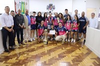 Vereadores recebem tetracampeã Celemaster