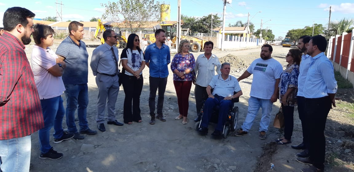 Vereadores visitam obras da João Laptz com prefeito